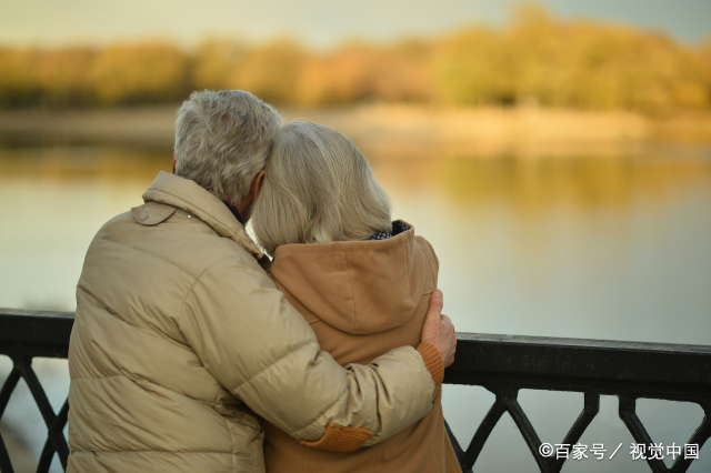 父母在人生常有温暖,父母去人生只剩背影